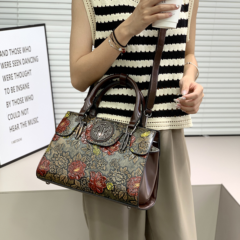 Luxury Bags That Are Vegan - Borsa Tote Vintage con Motivi Floreali