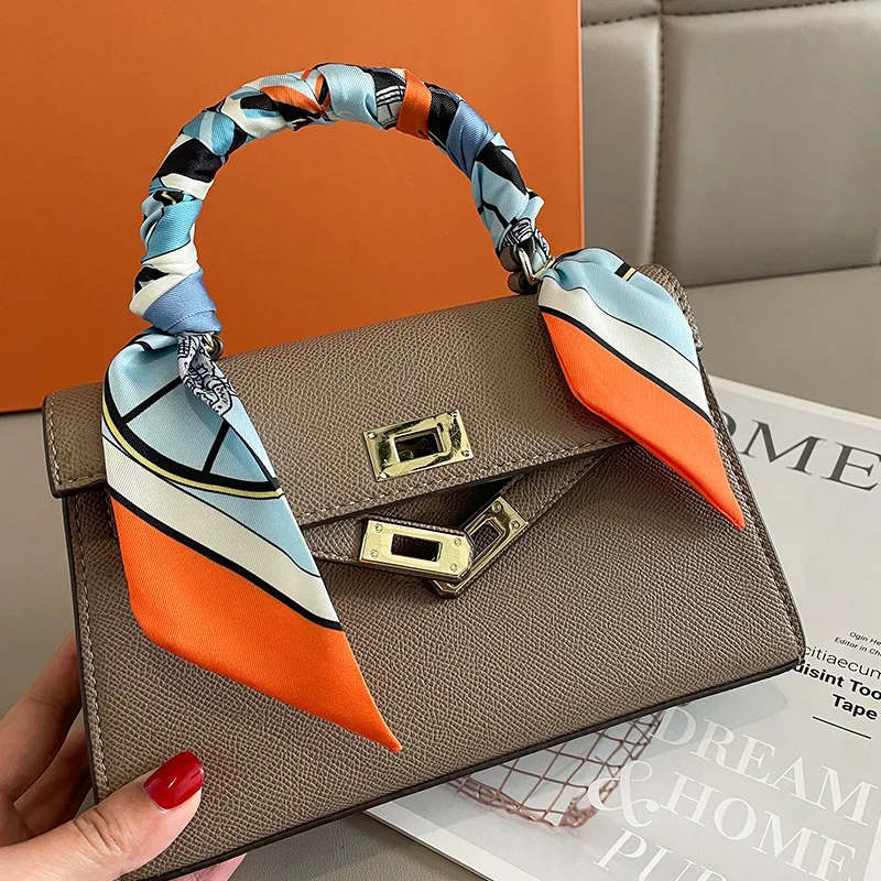 Sciarpa con tracolla stampata  - Luxury Bags Brands recensione e prezzo
