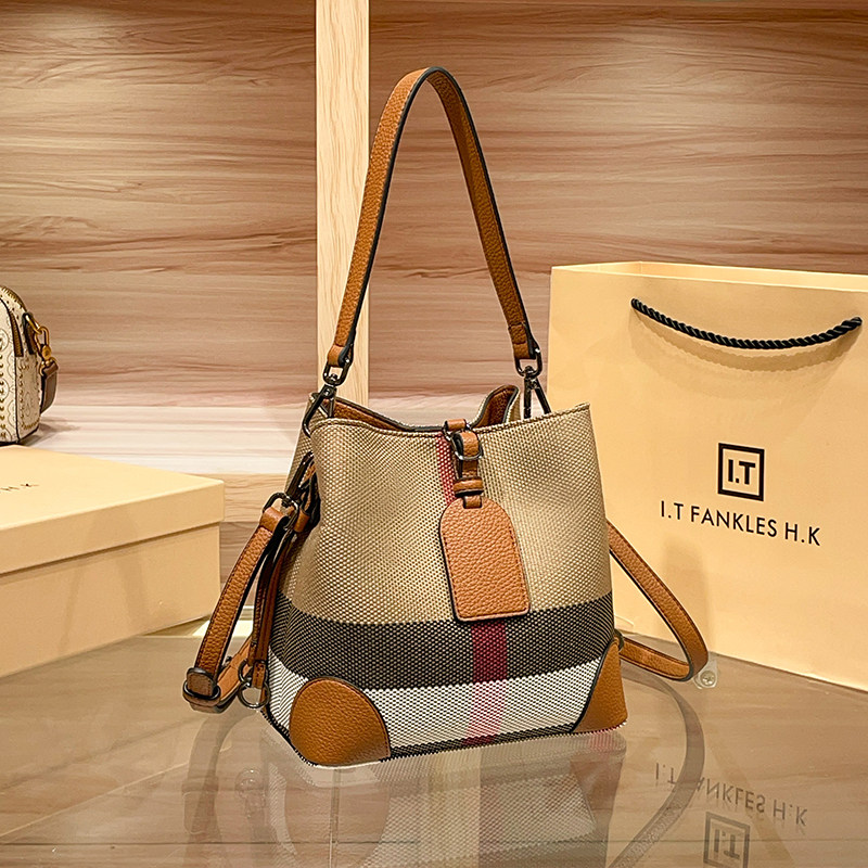 Nuova Borsa a Secchiello in Ve - Luxury Bags Hong Kong recensione e prezzo