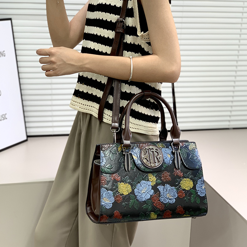 Borsa Tote Vintage con Motivi  - Luxury Bags That Are Vegan recensione e prezzo
