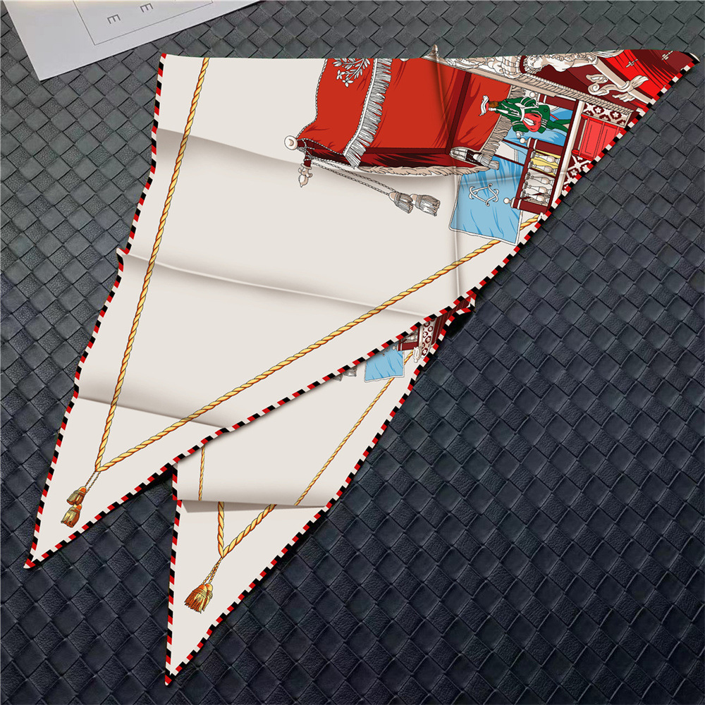 Sciarpa in twill triangolare S - Luxury Bags Hong Kong recensione e prezzo